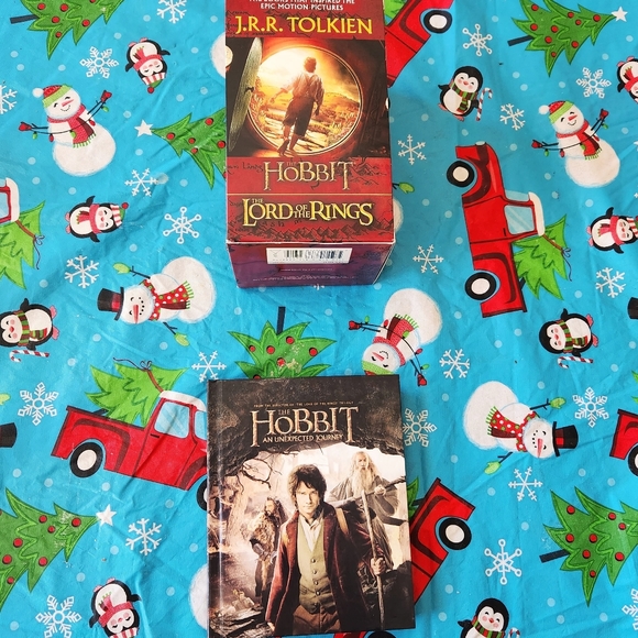 The Hobbit & The Lord of the Rings Book Set and Bluray DVD Movie Bundle 2012 J.R - Picture 6 of 16